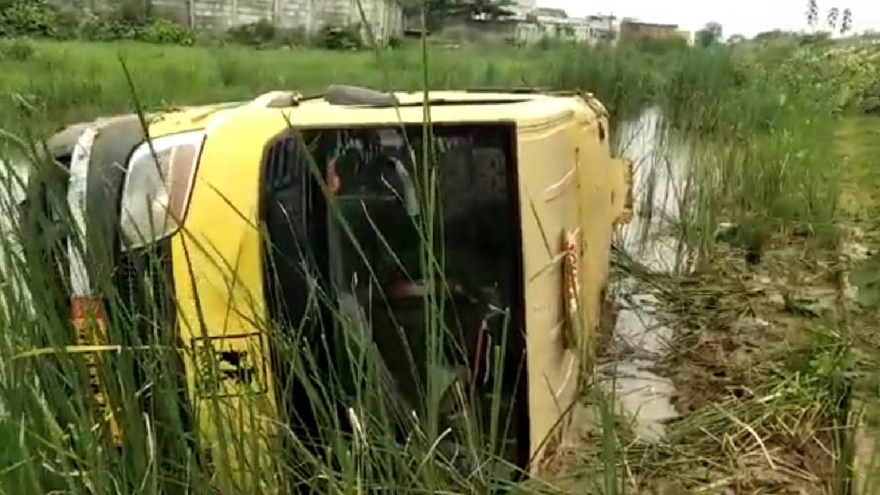 Gondia accident : गोंदियात स्कूल बस 30 फूट खोल कोसळली, चालक जखमी, विद्यार्थ्यांना सोडून परतताना अपघात