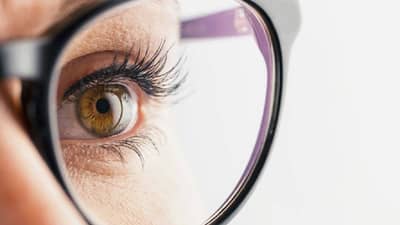 ‘रेटिना ग्रस्त’ वृद्धांना सुरुवातीच्या टप्प्यातच योग्य काळजी आणि सहयोग हवा; जाणून घ्या, ‘रेटिना’ साठी महत्वाच्या टिप्स !