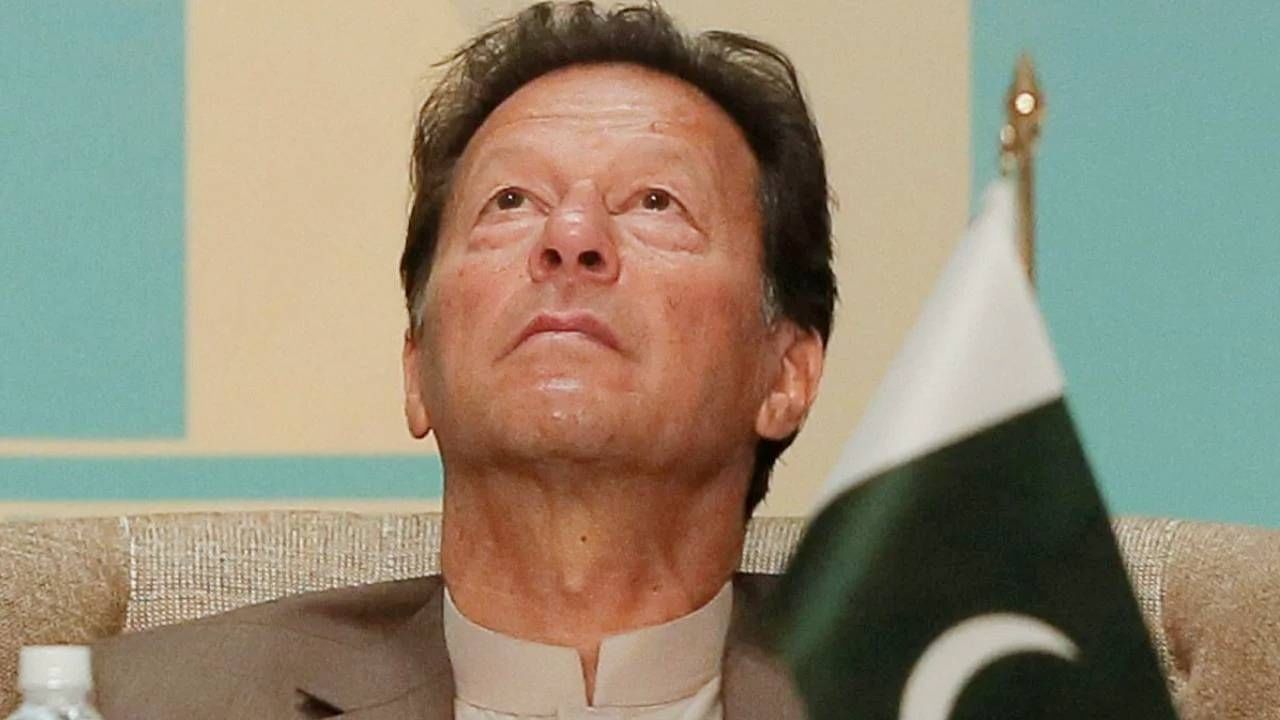 Imran Khan : इम्रान खान यांच्या भाषणाच्या थेट प्रक्षेपणावर बंदी; अधिकाऱ्यांना धमकावणे पडलं महागात