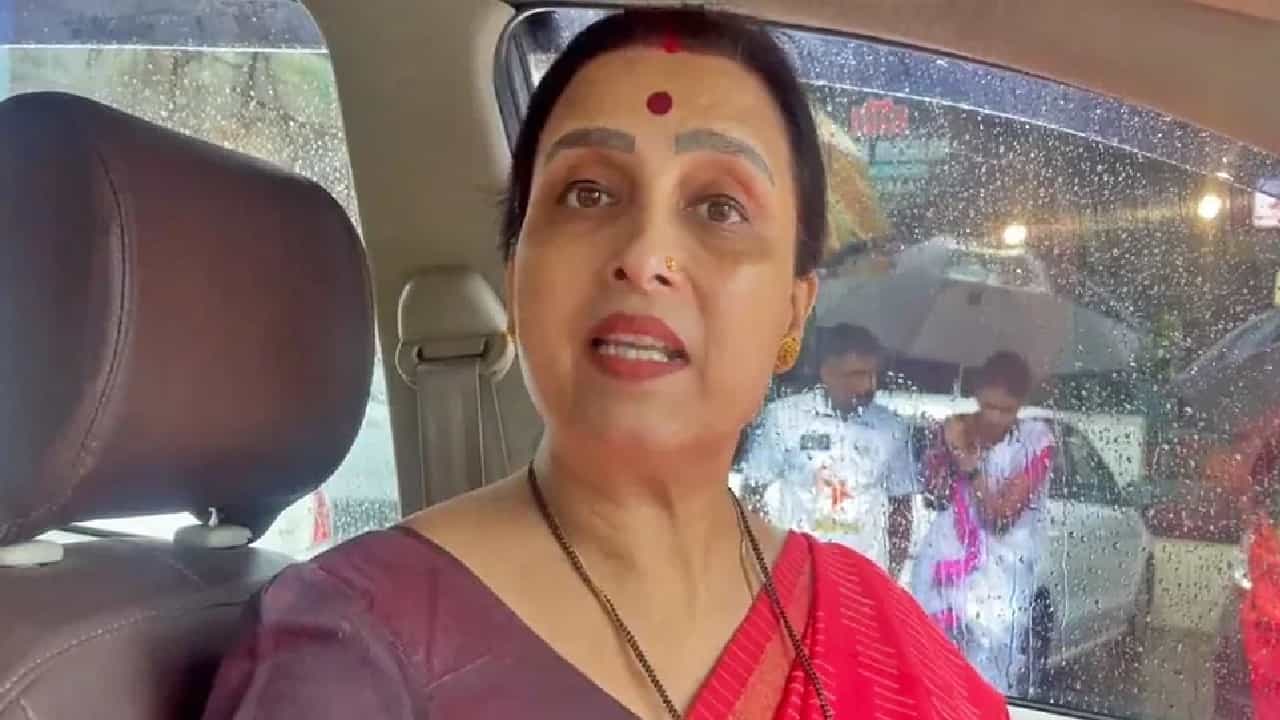 chitra wagh troll : भाजप नेत्या चित्रा वाघ ट्विटवर ट्रोल, मंत्री संजय राठोड आणि पती किशोर वाघ यांच्यावरुन नेटिझन्सनं घेरलं
