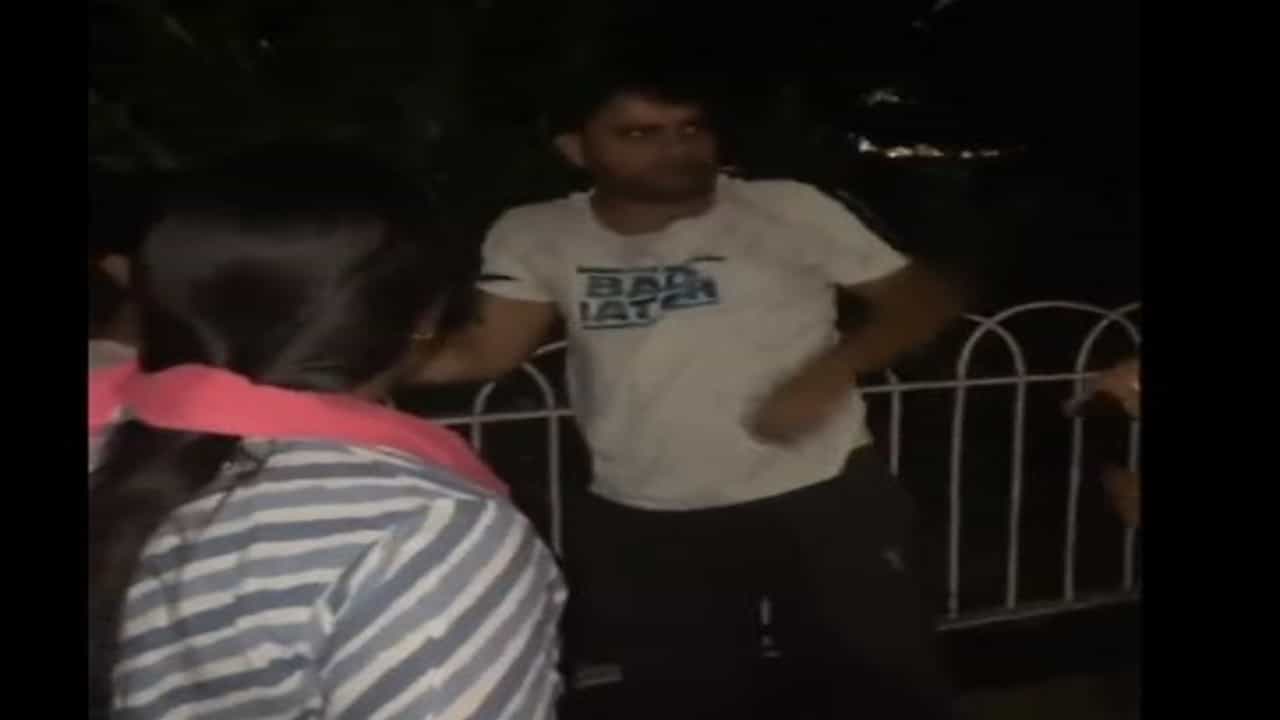 Mohit Sonkar Video : दुसऱ्या महिलेसोबत रोमान्स करणे पडले महागात; भाजप नेत्याला पत्नीने चांगलेच चोपले