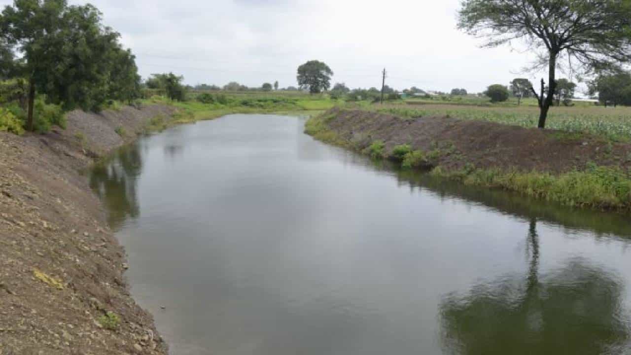 Pune : निमगाव दावडीत कालवा फुटला, सर्वत्र पाणीच-पाणी, वाहतूकही विस्कळीत..!