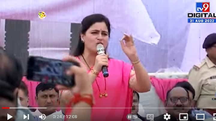 Navneet Rana | उद्धव ठाकरे फेसबूकचे मुख्यमंत्री, नवनीत राणा यांनी पुन्हा डिवचले Navneet Rana | उद्धव ठाकरे फेसबूकचे मुख्यमंत्री, नवनीत राणा यांनी पुन्हा डिवचले
