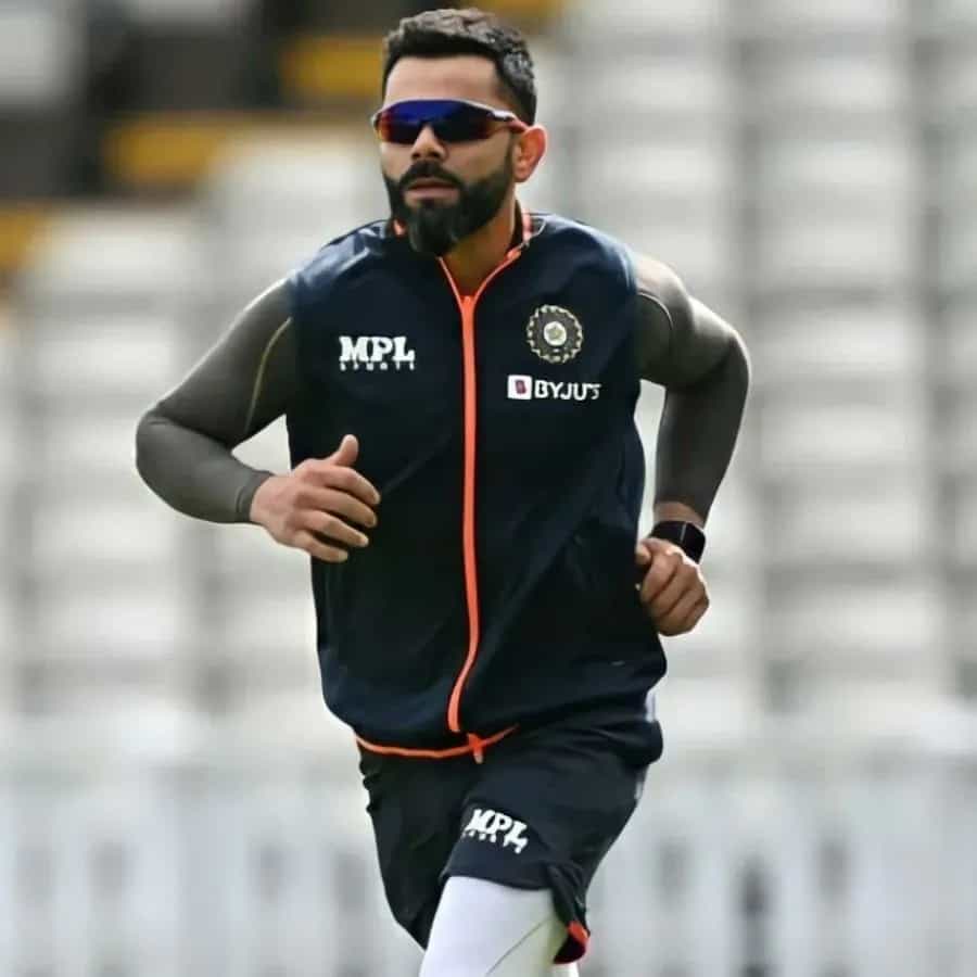 भारताचा माजी कर्णधार विराट कोहलीसाठी हा आशिया चषक खूप महत्त्वाचा आहे. जवळपास महिनाभरानंतर पुनरागमन करणाऱ्या कोहलीच्या कामगिरीकडे सर्वांचे लक्ष लागले आहे. ब्रेकपूर्वी कोहली खूप संघर्ष करत होता. ऑस्ट्रेलियाविरुद्धच्या टी-20 विश्वचषकापूर्वी त्याच्यासाठी आशिया चषक खूप महत्त्वाचा आहे. कोहलीने आयपीएलच्या 16 सामन्यात केवळ 341 धावा केल्या होत्या. जे त्याचे वाईट रूप दर्शवते. तो परत येण्यास उत्सुक असेल.