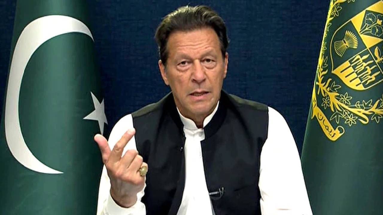 Pakistan : इम्रान खान यांच्या अडचणीत वाढ, दहशतवादी कायद्यांतर्गत गुन्हा दाखल, कधीही होऊ शकते अटक