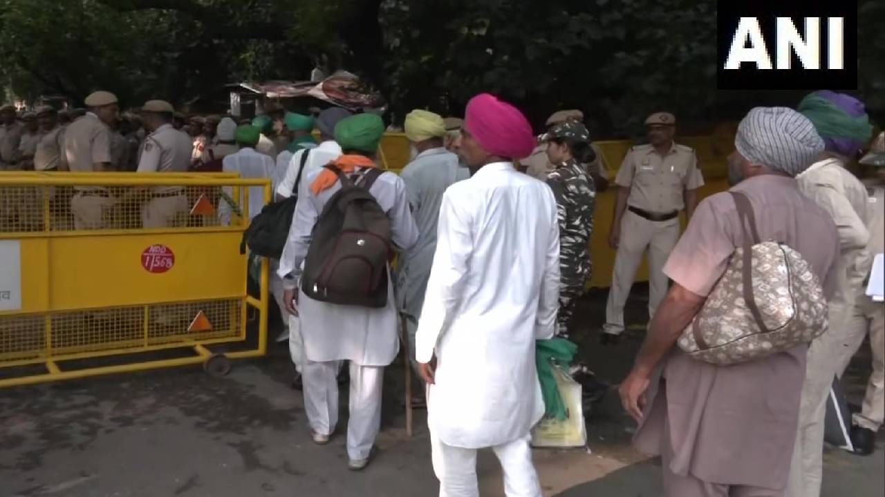Delhi Mahapanchayat: महापंचायतीसाठी शेतकरी दिल्लीत धडकले; पोलिसांनी परवानगी नाकारली; जंतरमंतर ते सिंघू बॉर्डरपर्यंत कडेकोट बंदोबस्त