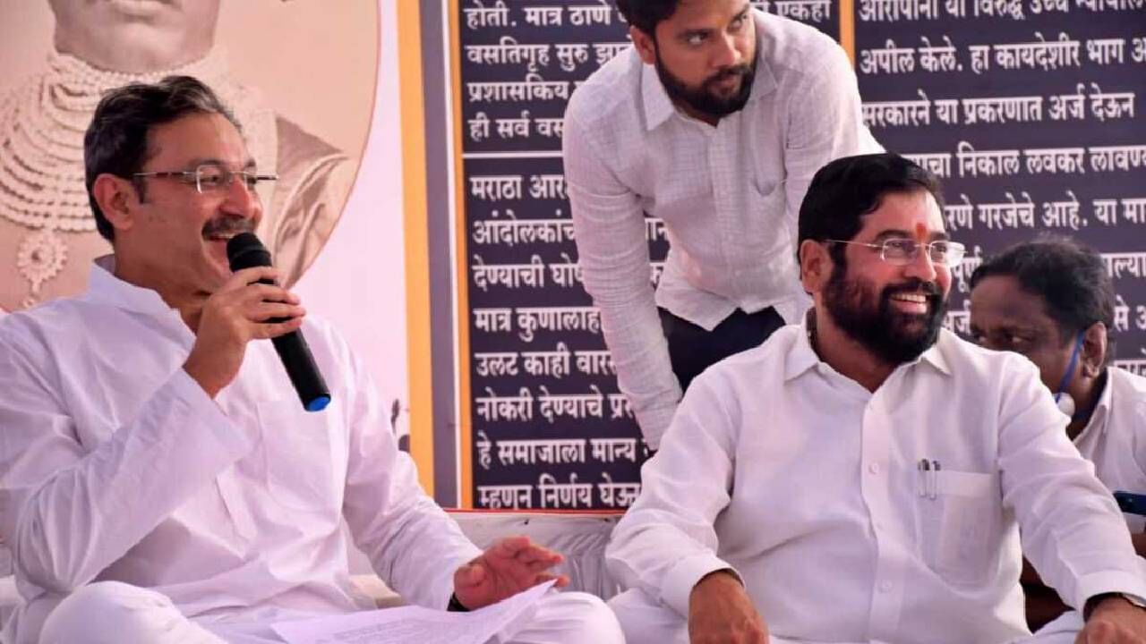 Sambhaji Chhatrapati : तुम्ही आश्वासनाचे कागद घेऊन आला होता, त्याचे काय झालं?; संभाजी छत्रपती यांनी दिली मुख्यमंत्र्यांना 'त्या' आश्वासनाची आठवण Sambhaji Chhatrapati : तुम्ही आश्वासनाचे कागद घेऊन आला होता, त्याचे काय झालं?; संभाजी छत्रपती यांनी दिली मुख्यमंत्र्यांना 'त्या' आश्वासनाची आठवण