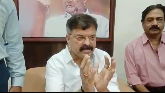 पोलिसांच्या डोळ्यांमधून फक्त अश्रू येणं बाकी होतं, आव्हाडांनी पोलीस चौकीतला सांगितला तो किस्सा