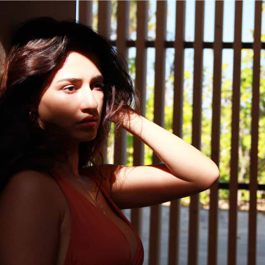 अभिनेत्री दिशा पटानी सोशल मीडियावर कायम सक्रिय असलेली पाहायला मिळते. अनेकदा ती तिच्या इंस्टाग्राम अकाउंटवर तिचे सुंदर फोटो शेअर करत असते. एकदापासून तिने तिचे काही फोटो शेअर केले आहेत ज्यात ती खूपच स्टनिंग दिसत आहे.