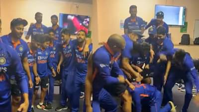 VIDEO : झिम्बाब्वेविरुद्धच्या विजयानंतर काळा चष्मा घालून गब्बरचा डान्स, इंस्टाग्रामवर व्हिडीओ पोस्ट,चर्चा तर होणारच