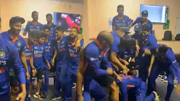 VIDEO : झिम्बाब्वेविरुद्धच्या विजयानंतर काळा चष्मा घालून गब्बरचा डान्स, इंस्टाग्रामवर व्हिडीओ पोस्ट,चर्चा तर होणारच