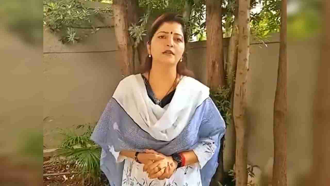 Rupali Chakankar : अंधश्रद्धेविरोधात सर्वसमावेशक धोरण तयार करा; राज्य महिला आयोगाचं मुख्यमंत्री, उपमुख्यमंत्र्यांना पत्र
