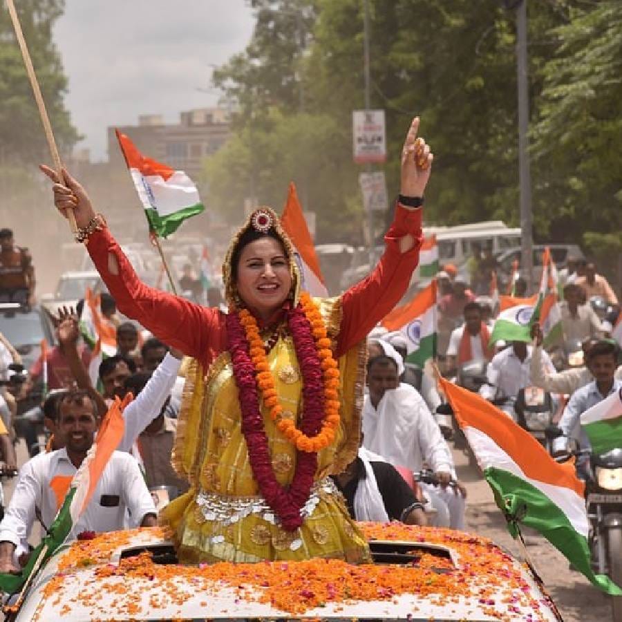 2016 मध्ये, सोनाली फोगट प्रसिद्धीच्या झोतात आली जेव्हा तिचा पती संजयचा फार्म हाऊसमध्ये संशयास्पद परिस्थितीत मृत्यू झाला. त्यावेळी सोनाली तिथे नव्हती. ती मुंबईत होती. त्यांची एकुलती एक मुलगी वसतिगृहात राहते.
