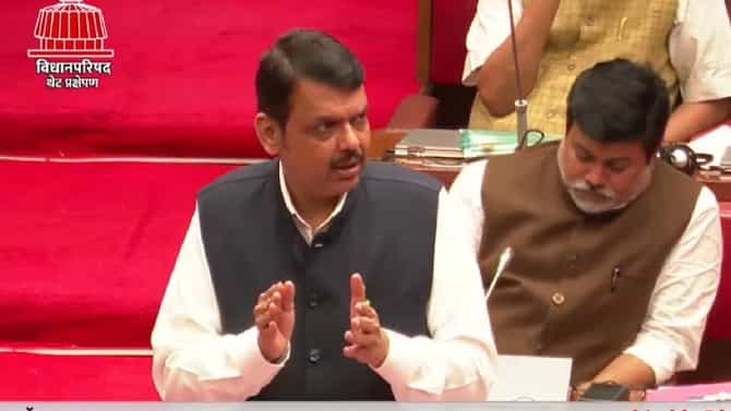 Devendra Fadnavis : शक्ती कायदा मंजूर करण्यासाठी दिल्लीत जाऊन पाठपुरावा करणार; देवेंद्र फडणवीस यांचं विधान परिषदेत आश्वासन