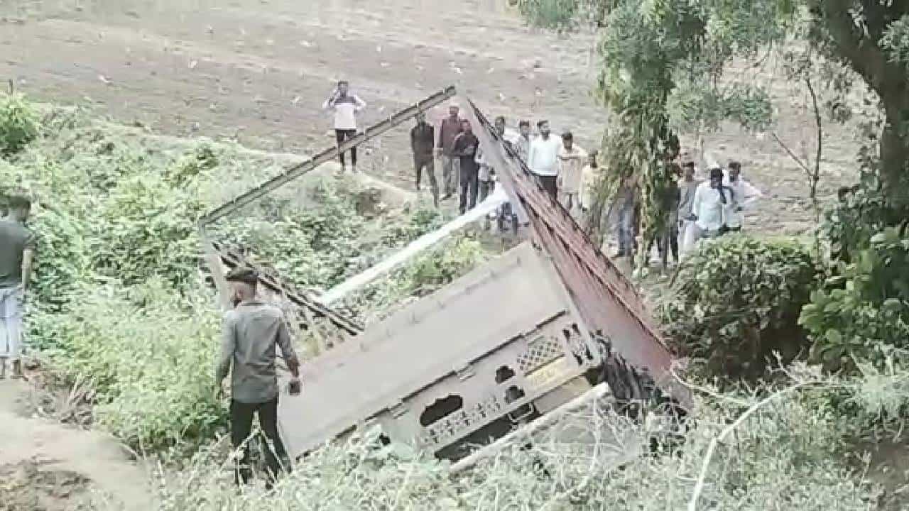 Jalgaon Accident: टेंपो-रिक्षा अपघातात दोन विद्यार्थिनी जागीच ठार; इच्छापूर-इंदूर महामार्गावर भीषण अपघात