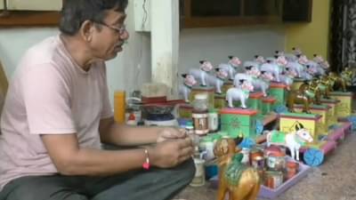 Chandrapur Tanha Pola : चंद्रपूरच्या लाकडी बैलाला राज्यभर मागणी, दोन वर्षानंतर भरणार तान्हा पोळा, लाकडी बैलांची बाजारपेठ सजली