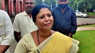 Sushma Andhare : उलटा चोर कोतवाल को डांटे, सत्ताधाऱ्यांकडून विरोधकांना झालेल्या धक्काबुक्कीवर सुषमा अंधारेंची प्रतिक्रिया