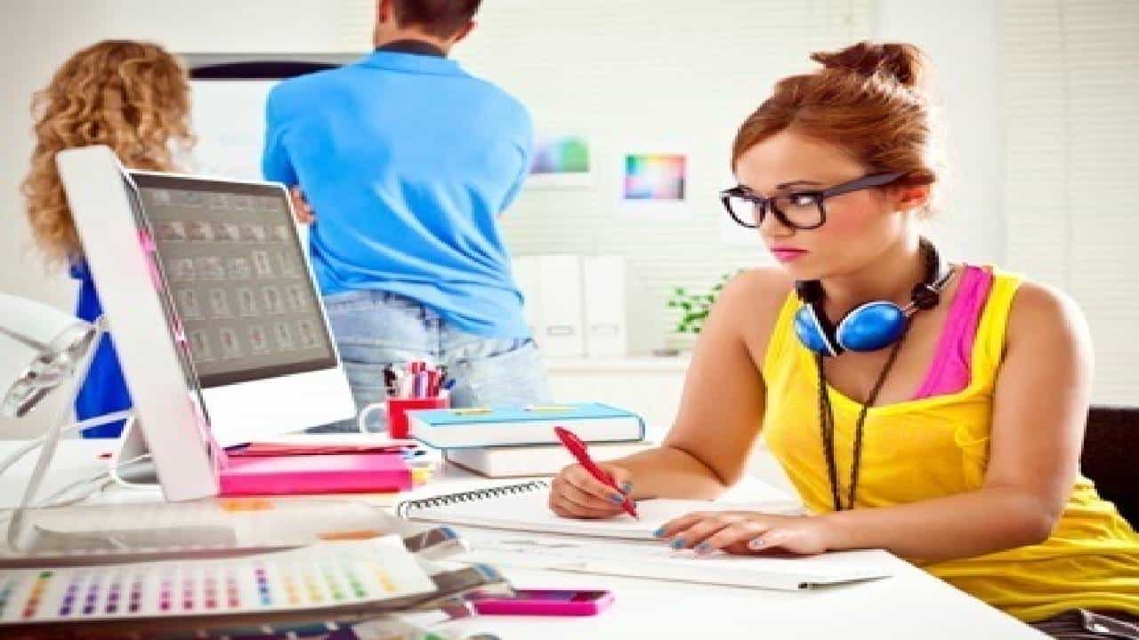 Graphics Designing Jobs 2022: या कोर्सद्वारे डिजिटल इंडियाच्या दिशेने वाटचाल करत आहे तरूणाई, तुम्हीही या प्रवेश !