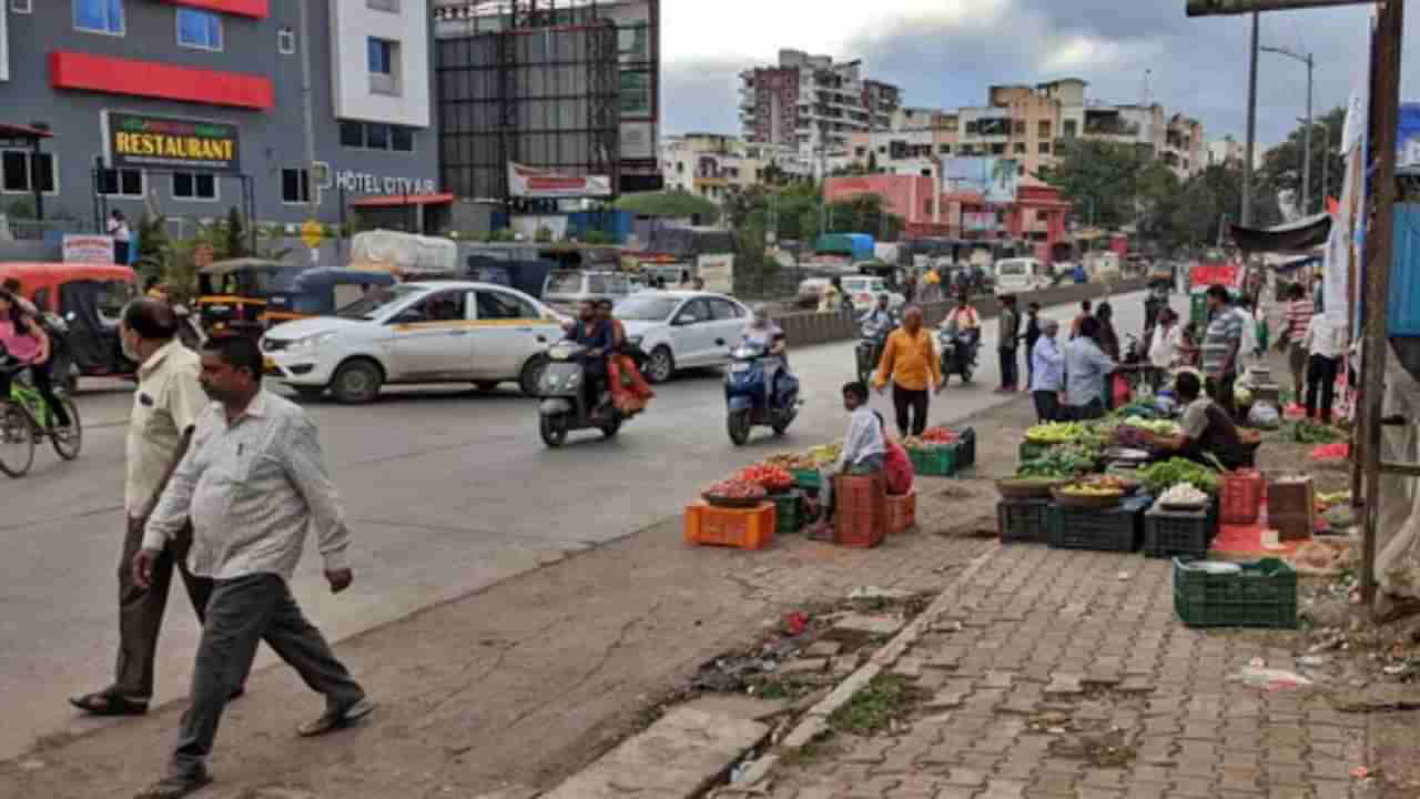 Pune Encroachment : प्रशासनही राजकीय कार्यकर्त्यांसारखं वागतंय, अतिक्रमण मोहीम थंडावल्यानंतर सामाजिक कार्यकर्त्यांकडून नाराजी