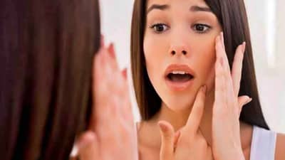 Skin Care : ‘या’ वाईट सवयींमुळे उद्भवते पिंपल्सची समस्या; वेळीच बदला आपल्या सवयी आणि मिळवा पिंपल्सपासून मुक्ती!