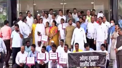 Monsoon Session : खाऊन खाऊन 50 खोके, माजलेत बोके माजलेत बोके..! विरोधकांच्या घोषणाबाजीनं दणाणला विधानभवनाचा परिसर