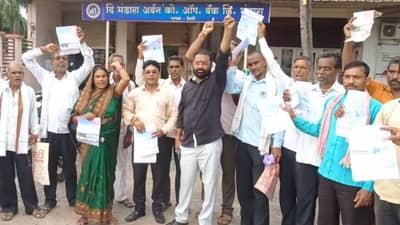 Gondia Electricity Bill : खोलगडमध्ये शेतकऱ्यांना 10 त 40 हजार वीज बील, पावसाळ्यात एवढा बील येतो का? शेतकरी धडकले विद्युत विभागाच्या कार्यालयासमोर