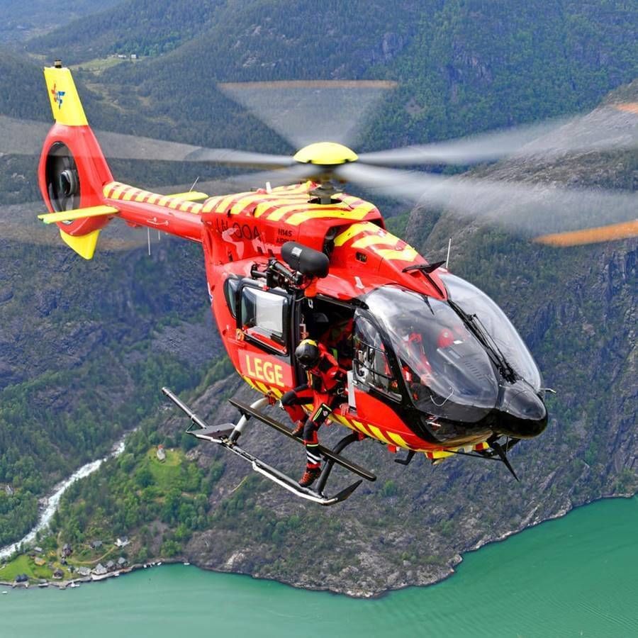 H145 असे या हेलिकॉप्टरचे नाव आहे. हे सिंगल आणि दोन पायलट पर्यायांसह येते. मानक कॉन्फिगरेशन असलेल्या या हेलिकॉप्टरमध्ये 8 प्रवासी बसू शकतात.