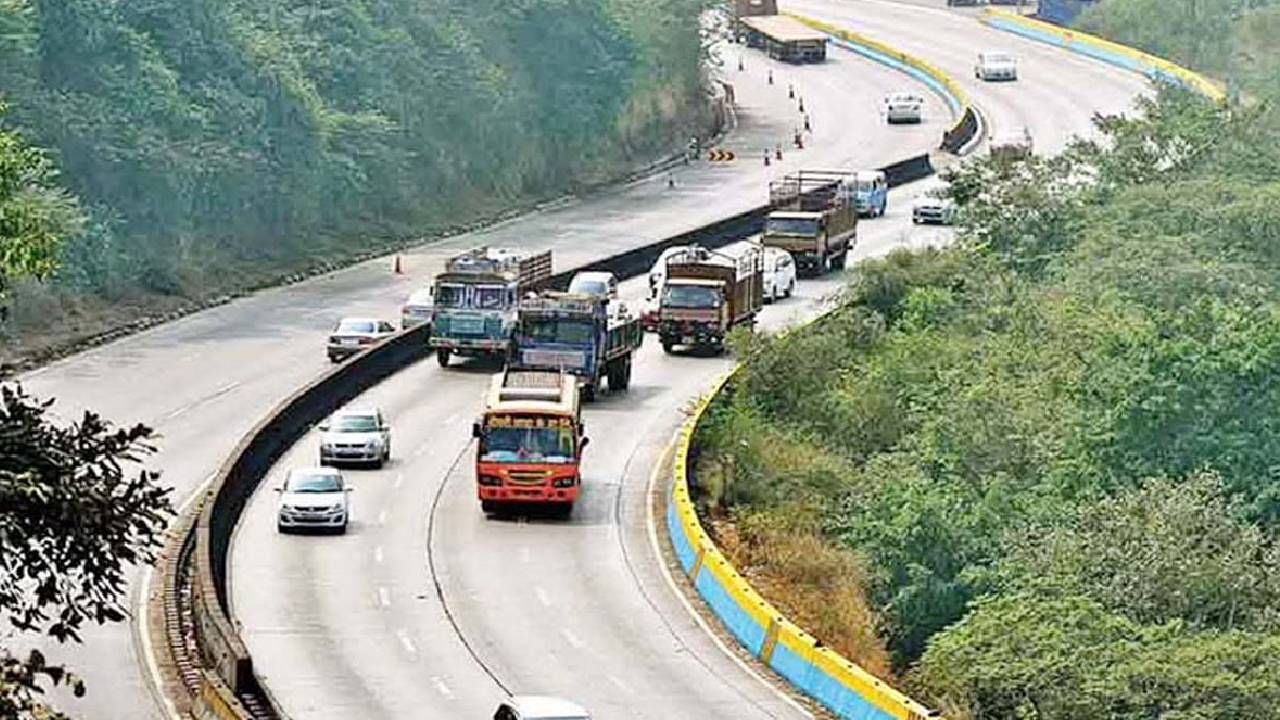 Mumbai Pune Express Way : पुणे एक्सप्रेस वेवर आज ट्रॅफिक ब्लॉक, प्रवाशांसाठी पर्यायी मार्ग कोणता? जाणून घ्या! Mumbai Pune Express Way : पुणे एक्सप्रेस वेवर आज ट्रॅफिक ब्लॉक, प्रवाशांसाठी पर्यायी मार्ग कोणता? जाणून घ्या!
