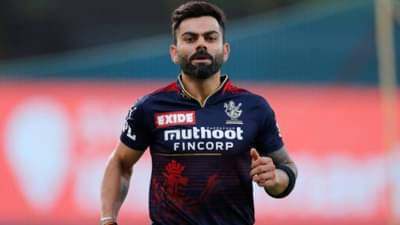 VIDEO : पाकिस्तानातून विराटचा चाहता आला, कोहलीला भेटल्यानंतर भावूक, पाहा व्हिडीओ