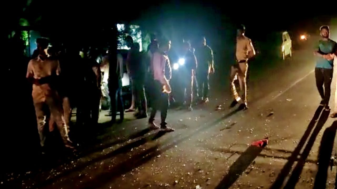 Pune accident : कारच्या धडकेत ऑटोरिक्षाचा चुराडा, सीएनजीचा सिलिंडरही फुटला; गोऱ्हे खुर्दमधल्या अपघातात रिक्षाचालक गंभीर