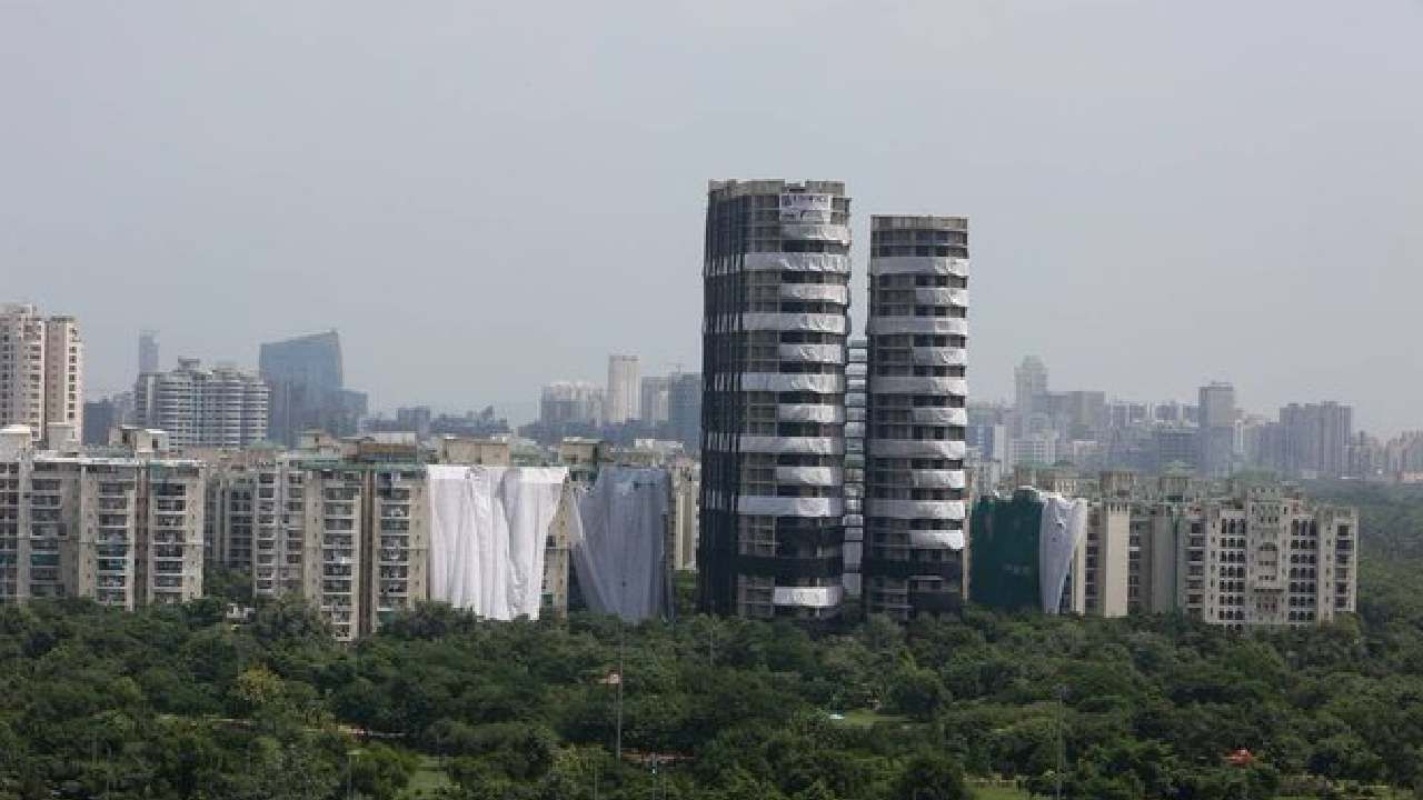 Noida Twin Tower Demolition | देशाचं लक्ष दिल्लीकडे, 32 मजली ट्विन टॉवर्स 12 सेकंदात उध्वस्त होणार, काय आहे नेमकं कारण? Noida Twin Tower Demolition | देशाचं लक्ष दिल्लीकडे, 32 मजली ट्विन टॉवर्स 12 सेकंदात उध्वस्त होणार, काय आहे नेमकं कारण?