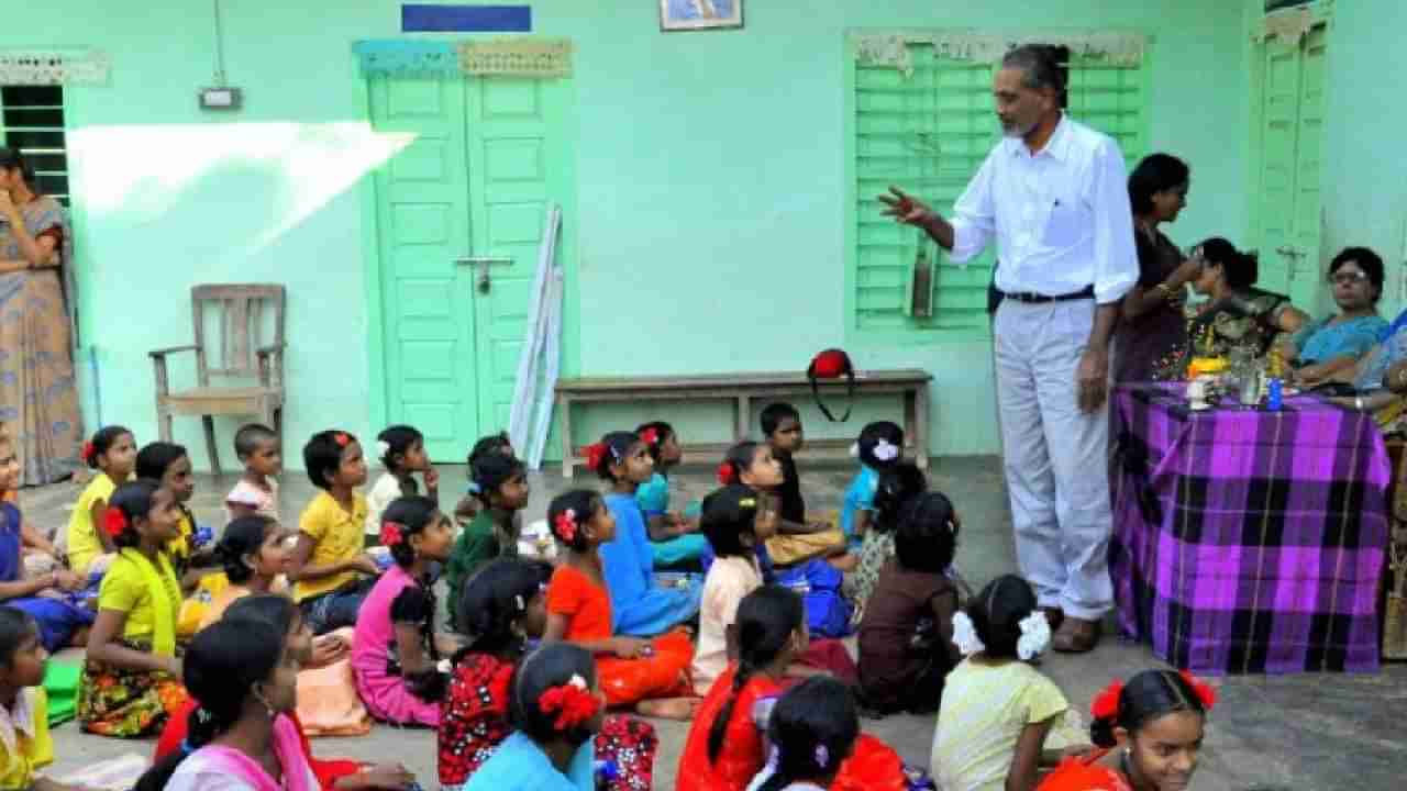 Teacher Photo: आता शिक्षकांचे फोटो वर्गात झळकणार, ‘आपले गुरुजी‘ अभियानाचा दणका!