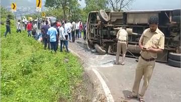 Khopoli : खोपोलीत खड्ड्याचा अंदाज न आल्याने बस पलटी, 20 प्रवासी जखमी