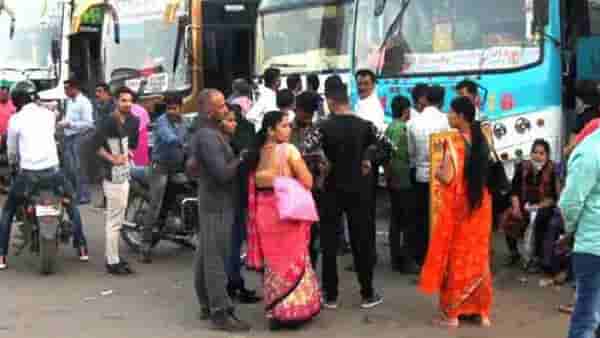 Festival Ticket Cost : 800 रुपयांचं भाडं दीड हजारांवर, गणेशोत्सवात खासगी ट्रॅव्हल्सकडून भरमसाट दरवाढ, परिवहन विभाग झोपेत?