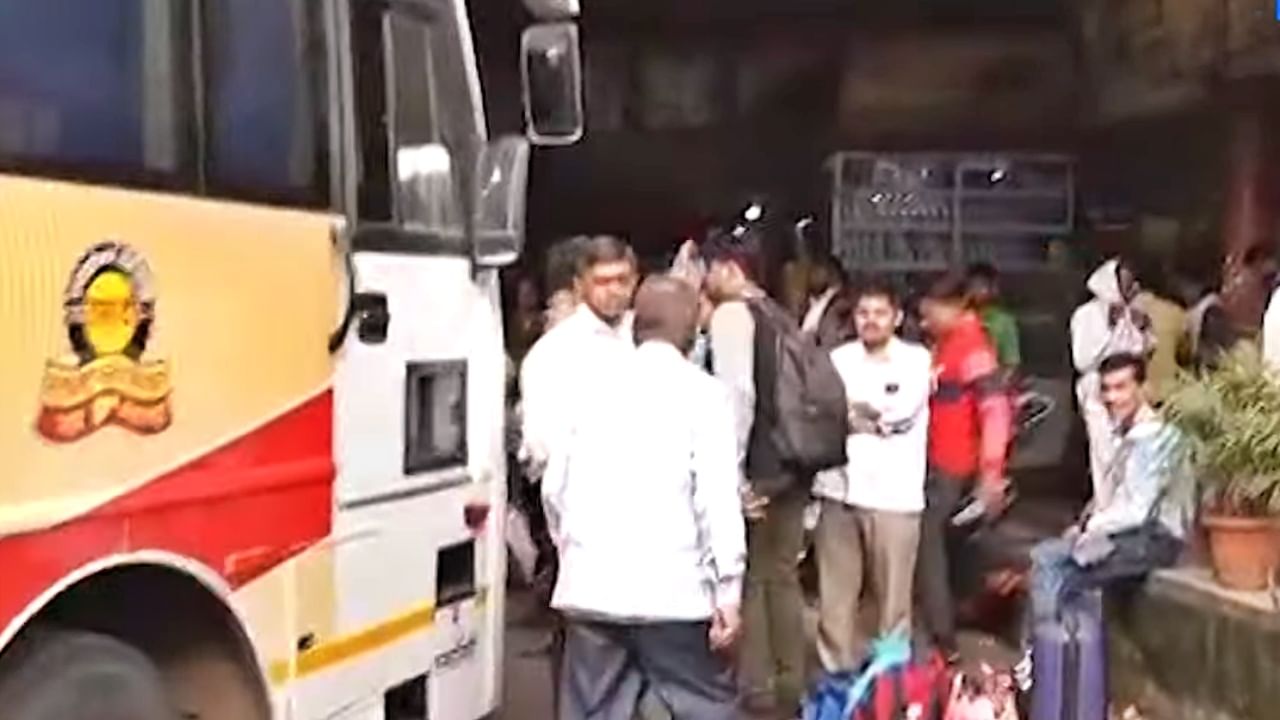 Pune : स्वारगेट बस स्थानकात गर्दीच गर्दी! गणेशोत्सवानिमित्त गावी जाणाऱ्यांसाठी एसटी प्रशासनाकडून जादा बसेस