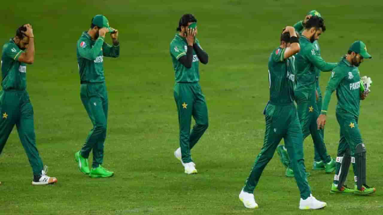 IND vs PAK: भारताला भिडण्याआधी पाकिस्तानी खेळाडूंच मन विचलित, मागितली मदत