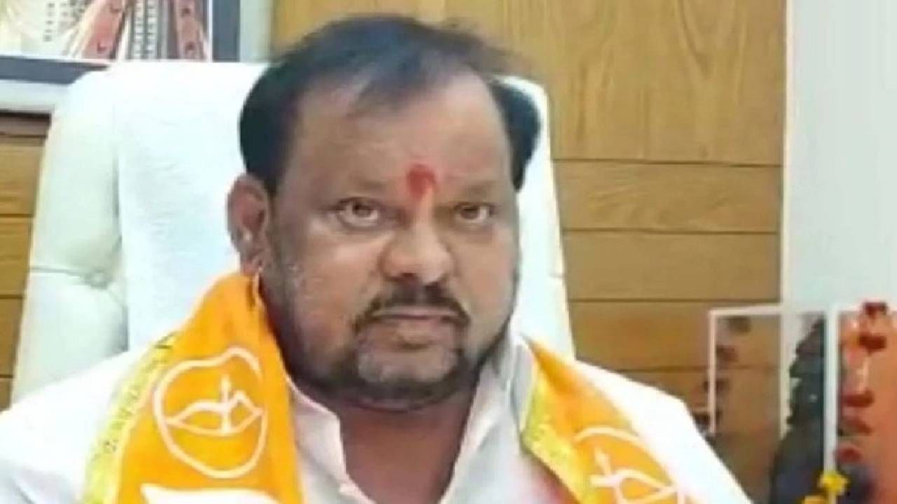 शिवसेनेशी विश्वासघात केला, आता दोन वर्षांनी घरी बसणार; शिवसेनेचा शहाजीबापूंना थेट इशारा शिवसेनेशी विश्वासघात केला, आता दोन वर्षांनी घरी बसणार; शिवसेनेचा शहाजीबापूंना थेट इशारा