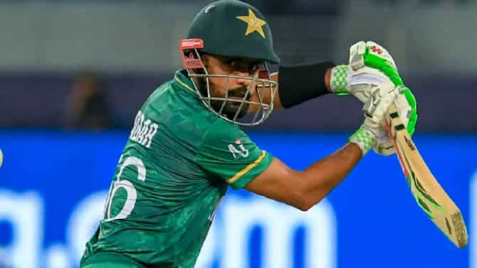 IND vs PAK: भुवनेश्वर समोर टॉप क्लास बाबर आजम फेल, एकदा हा VIDEO बघाच