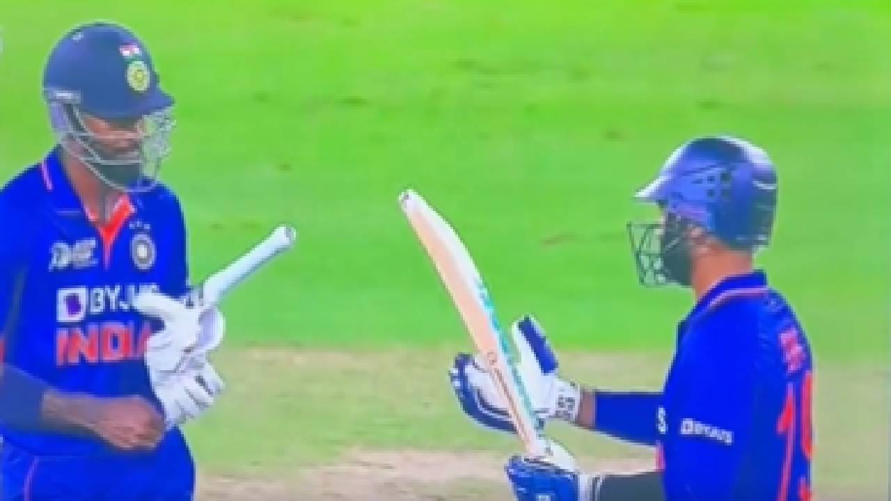 IND vs PAK: भर मैदानात कार्तिककडून पंड्याला मानाचा मुजरा! महामुकाबल्यातील देखण्याक्षणाचा VIDEO IND vs PAK: भर मैदानात कार्तिककडून पंड्याला मानाचा मुजरा! महामुकाबल्यातील देखण्याक्षणाचा VIDEO