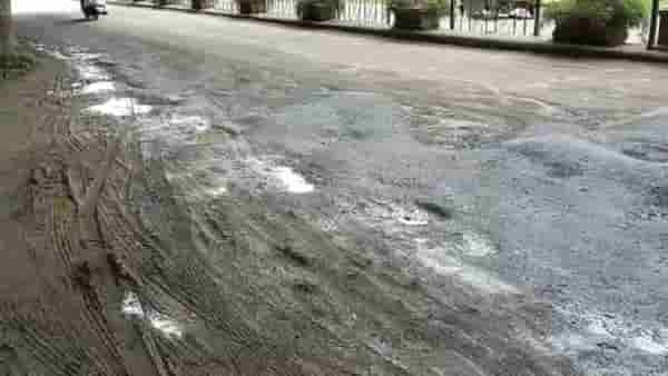 Nashik | नाशिक शहरातील खड्ड्यांचा देखावा सादर करा आणि बक्षीस जिंका, आगळ्या- वेगळ्या स्पर्धेचे आयोजन