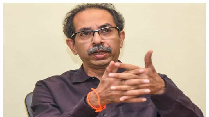 Uddhav Thackeray : 'या' माजी आमदाराच्या प्रवेशावेळी उद्धव ठाकरे का म्हणाले गद्दार? Uddhav Thackeray : 'या' माजी आमदाराच्या प्रवेशावेळी उद्धव ठाकरे का म्हणाले गद्दार?
