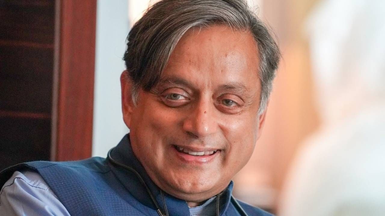 Shashi Tharoor: शशी थरूर काँग्रेस अध्यक्षपदाची निवडणूक लढण्याची शक्यता, महाराष्ट्रातील बड्या नेत्याचं नाव चर्चेत
