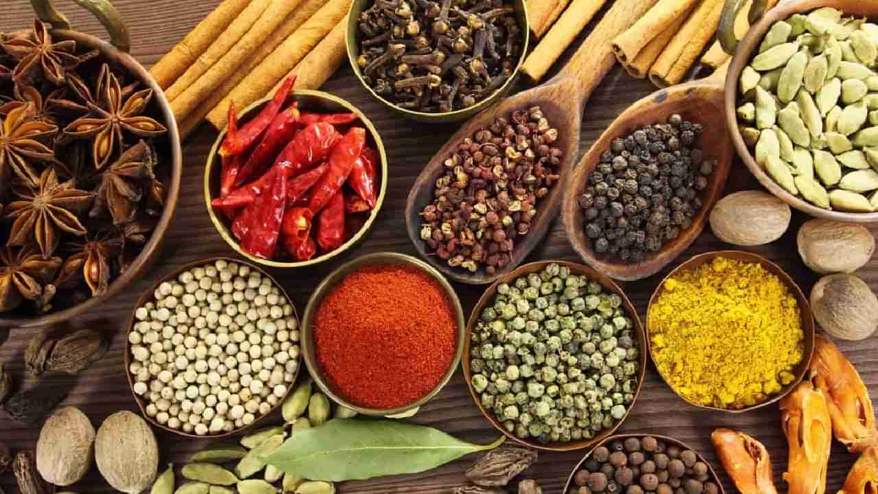 Spices Price | मसाल्यांनी घालवली भाजीची चव! मसाल्याची किंमतीही आवक्याबाहेर