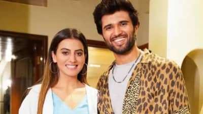 Dance video | आफत गाण्यावर विजय देवरकोंडा आणि अक्षरा सिंहचा जबरदस्त डान्स, व्हिडीओ सोशल मीडियावर व्हायरल...