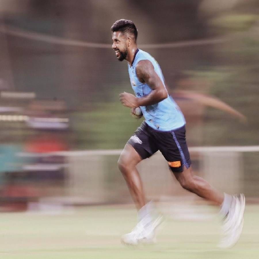 32 वर्षाच्या वरुण एरॉनने सुद्धा झारखंडची साथ सोडलीय. तो झारखंडकडून 63 फर्स्ट क्लास सामने खेळला. त्याने 167 विकेट घेतल्या.
