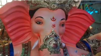 Chandrapur Ganesh idol : चंद्रपुरात अतिवृष्टीचा गणेशमूर्ती निर्मितीवर परिणाम, उत्तम माती वाहून गेल्याने मूर्तिकार अडचणीत