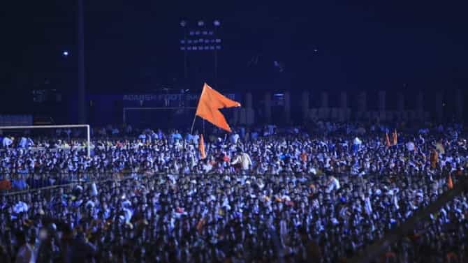 ...तर संपूर्ण शिवाजी पार्क मैदान कुदळ फावड्याने उखडून टाकू; शिवसेनेची शिंदे गटाला डायरेक्ट धमकी