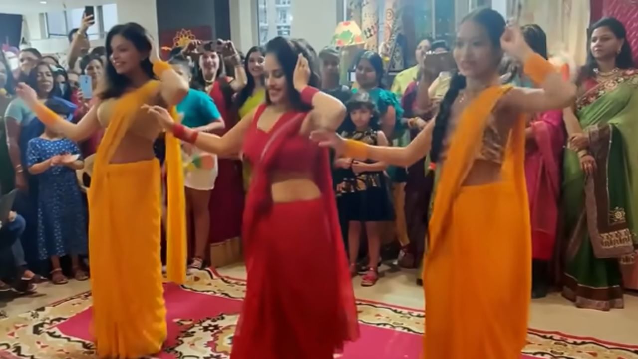 साडीतल्या मुली बेली डान्सवरती थिरकल्या, नातेवाईकांनी उत्साह वाढविला; चाहत्यांच्या खतरूड कमेंट साडीतल्या मुली बेली डान्सवरती थिरकल्या, नातेवाईकांनी उत्साह वाढविला; चाहत्यांच्या खतरूड कमेंट