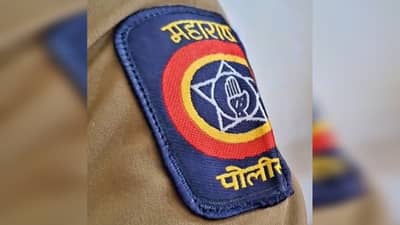 ही पिस्तुल तुमचीच आहे का? असेल तर ओळख दाखवून घेऊन जा असा मेसेज जेव्हा ग्रुपवर पडतो