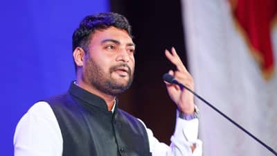 Video: सत्तेत बसूनही बंडखोरांना धडकी भरवणारं भाषण, नितीन बानगुडे पाटलांचा आत्मविश्वास पाहिलाय?